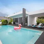 Ultra-Modern Tropical Pool Villa