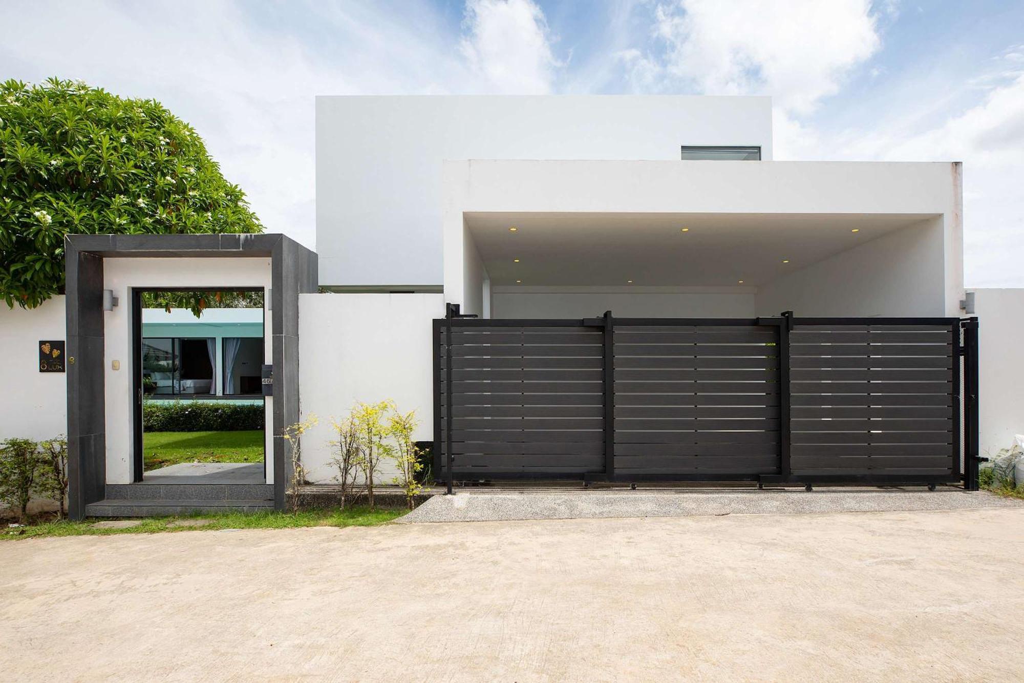 Ultra-modern Tropical Pool *