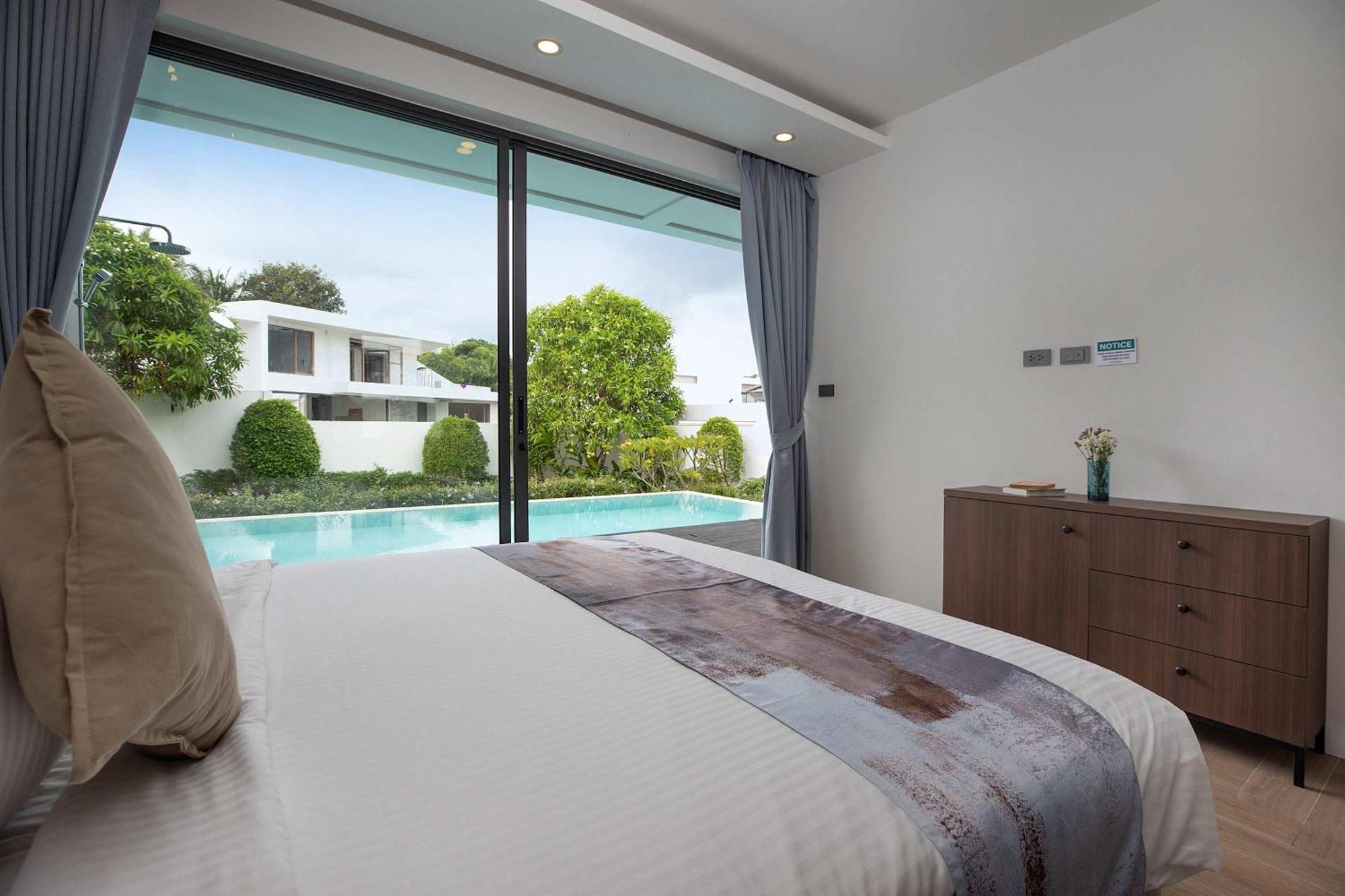 Ultra-modern Tropical Pool